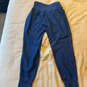 Old navy joggers in good condition. Dark blue size medium.